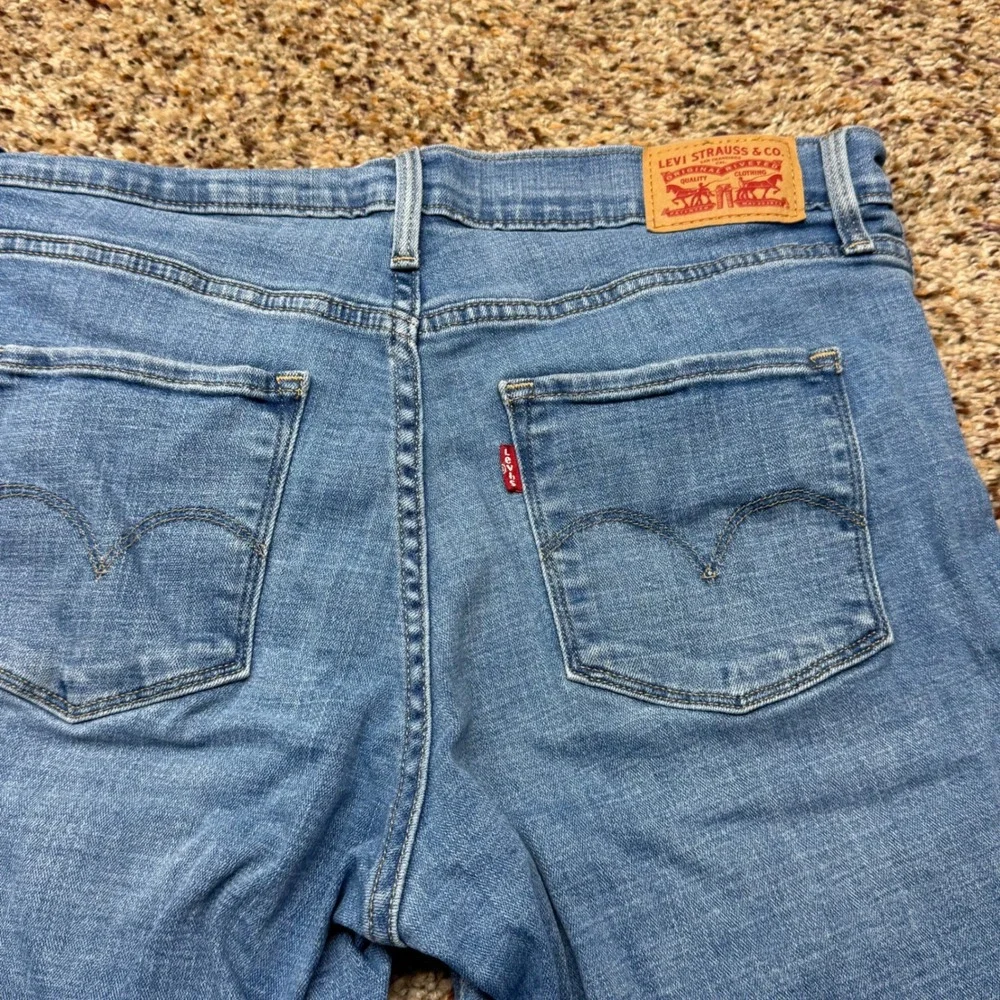 Levis Womens Blue Distressed Denim Bermuda‎ Shorts Size 31 Mid Rise Stretch